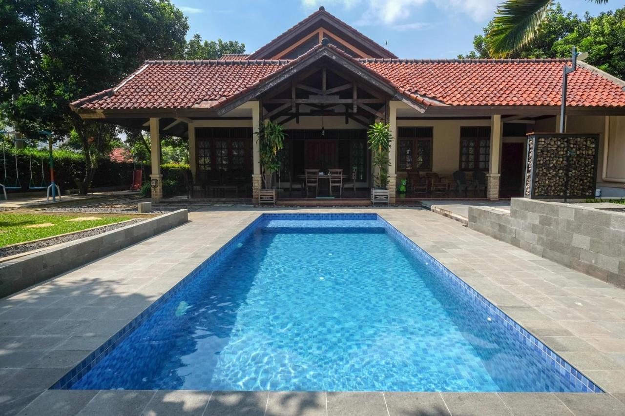 Sareh Villa By The Lavana Semarang Buitenkant foto