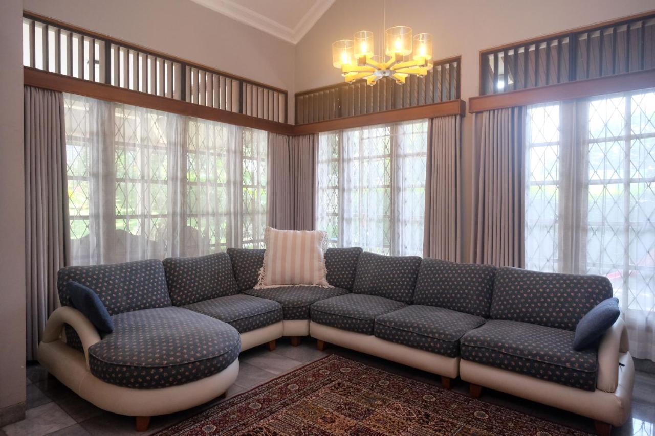 Sareh Villa By The Lavana Semarang Buitenkant foto
