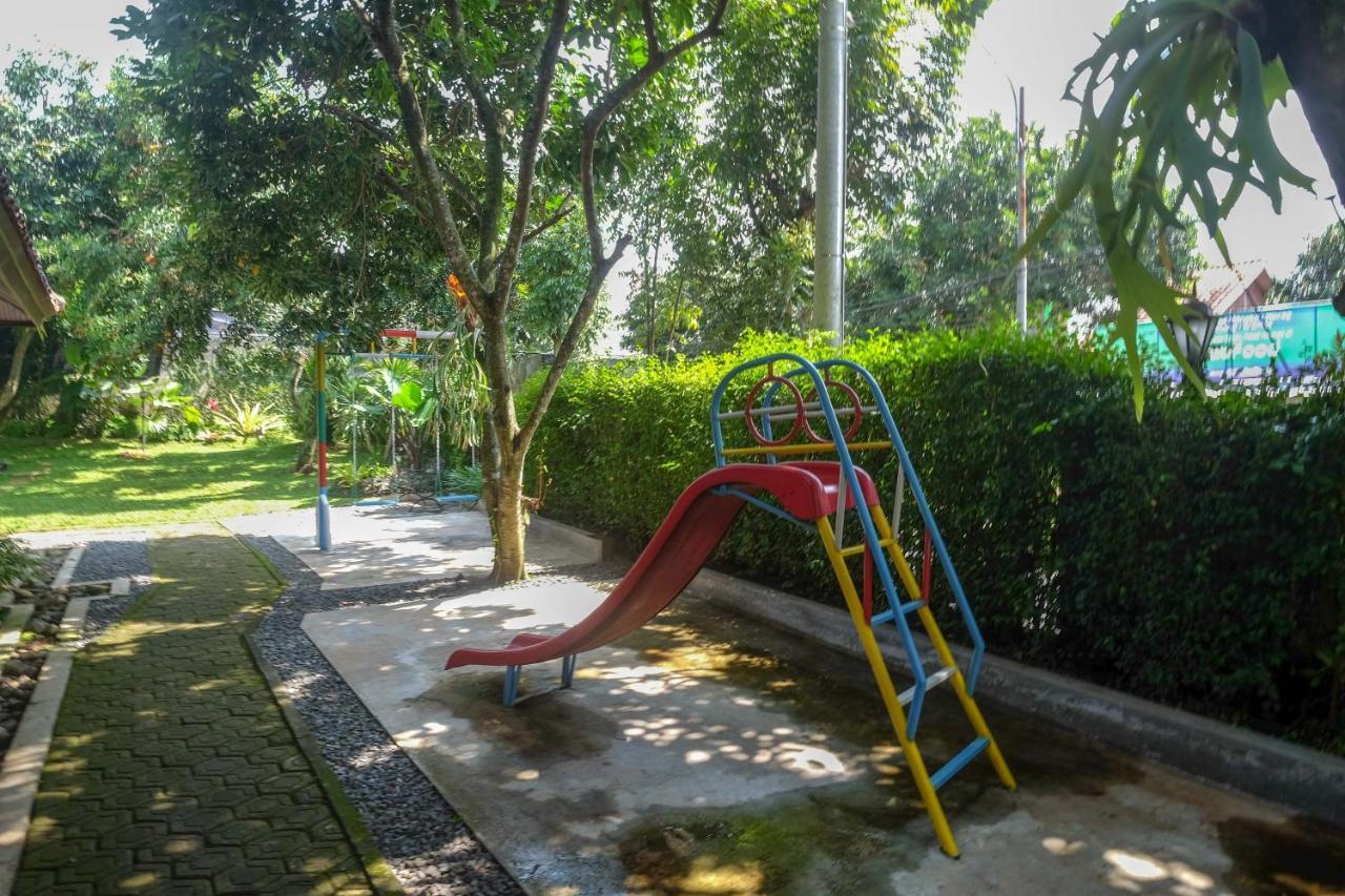 Sareh Villa By The Lavana Semarang Buitenkant foto