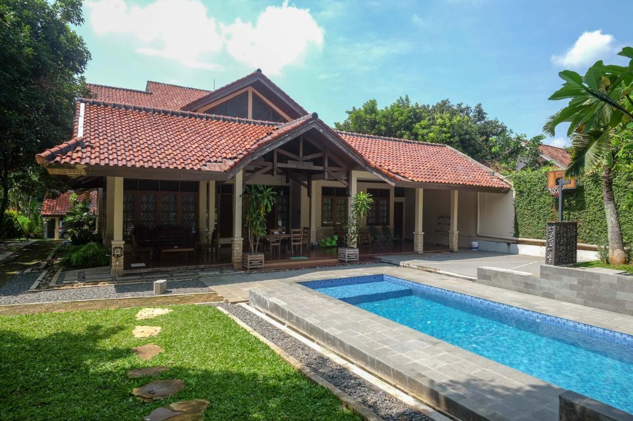 Sareh Villa By The Lavana Semarang Buitenkant foto