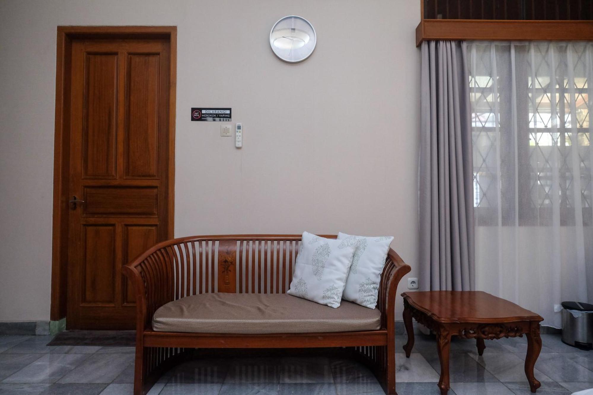Sareh Villa By The Lavana Semarang Buitenkant foto
