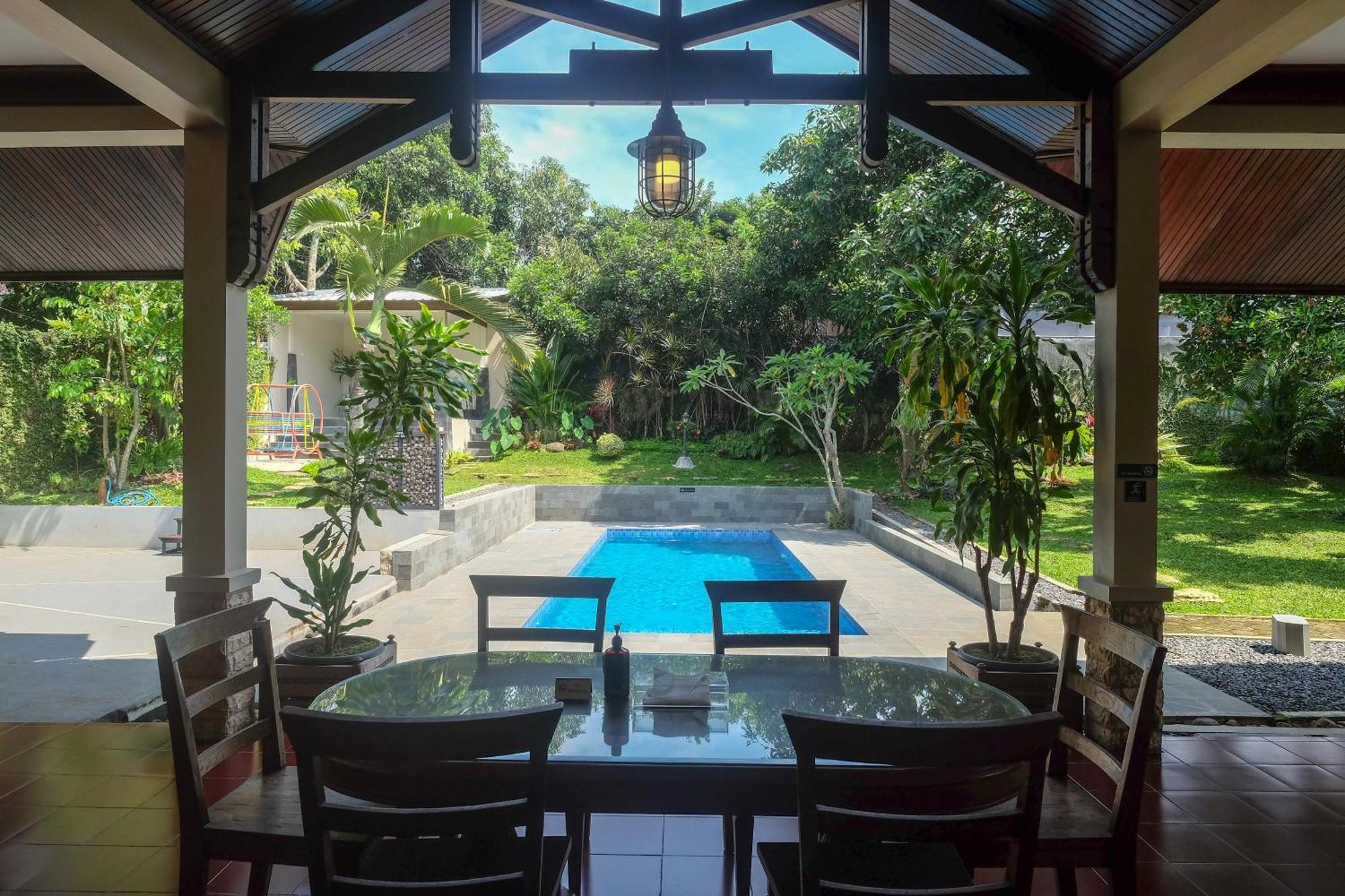 Sareh Villa By The Lavana Semarang Buitenkant foto