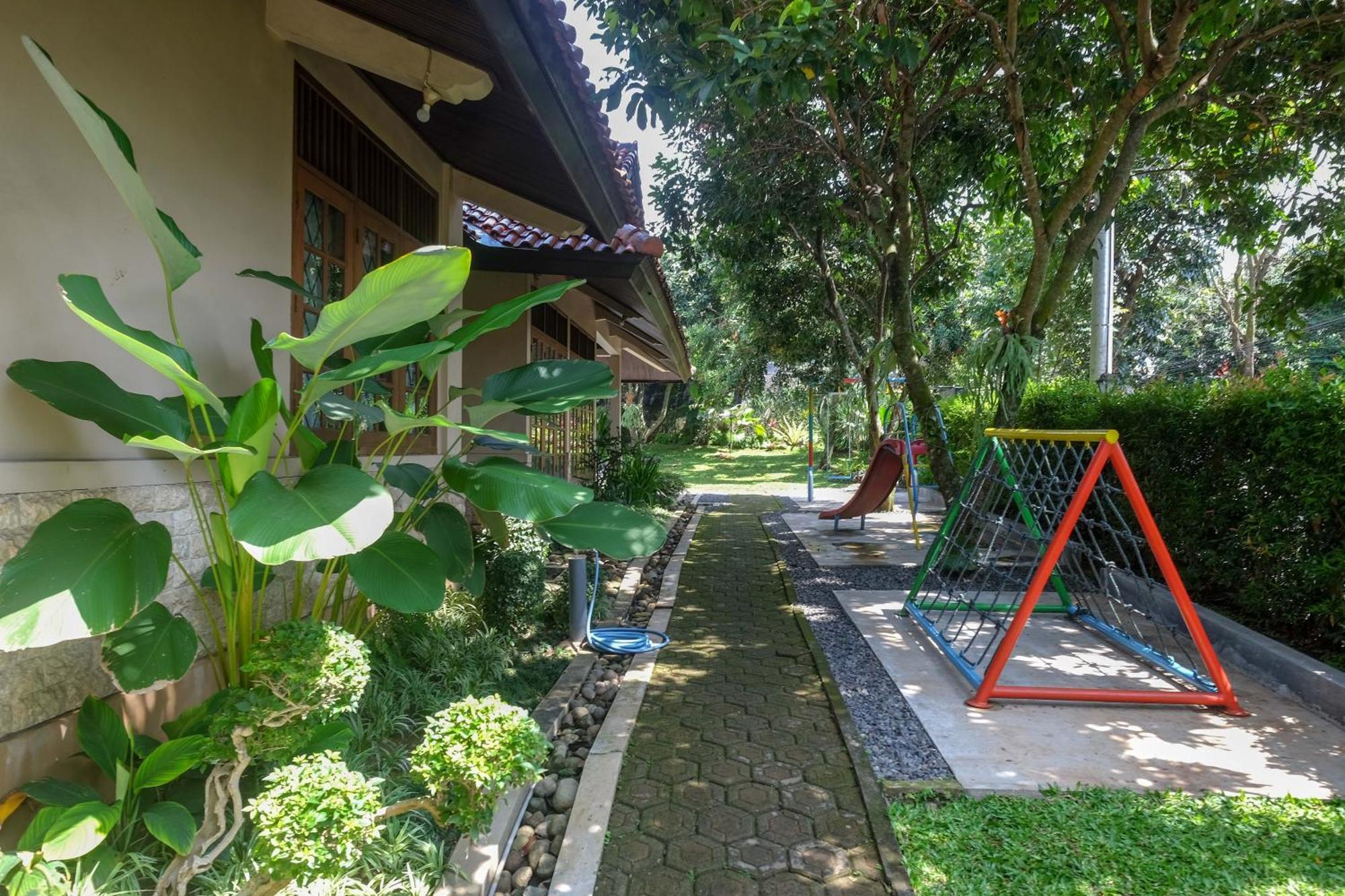 Sareh Villa By The Lavana Semarang Buitenkant foto
